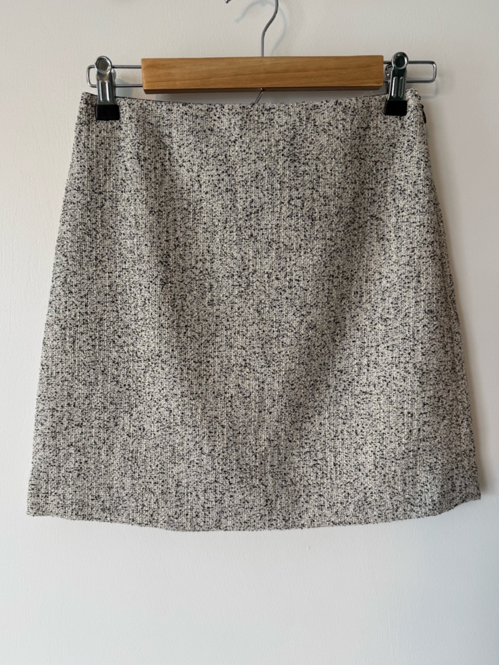 Club Monaco Speckled Cream and Black Tweed Centie Skirt 00